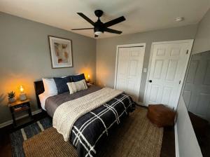 a bedroom with a bed and a ceiling fan at Cozy Modern Villa in New Castle