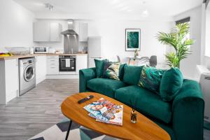 a living room with a green couch and a table at Modern 2 Bed Apartment - Parking - Sleeps 3 - Netflix 27AC in Sleightholme