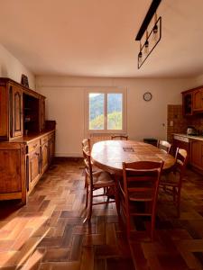 a dining room with a wooden table and chairs at Gîte en Cévennes in Sumène