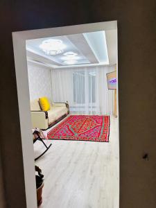 a living room with a couch and a red rug at Davos in Ak-Bulun