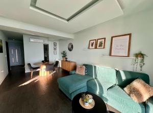 a living room with a green couch and a table at Apartment LaVilla in Mlini