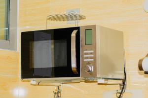 a microwave oven sitting on a wall at Résidence Houé in Cotonou +45 photos