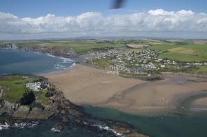 an aerial view of a beach with houses and the ocean at 2 Bed in Kingsbridge oc-bc3188 in Kingsbridge
