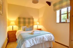 a bedroom with a bed with a teddy bear on it at 2 Bed in Carmel oc-wai211 in Llanerchymedd