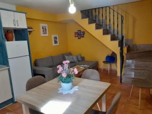 a living room with a table with flowers on it at La Tijera in Candeleda