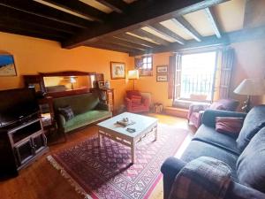 a living room with a couch and a table at Casona de Gómez y Terán in Renedo