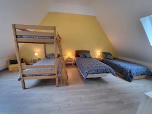 a bedroom with two bunk beds and a ladder at Gîte Ciel - 1-8 pers, au calme, à 20 mins du Puy-de-Dôme, Vulcania et le volcan de Lemptégy in Gelles
