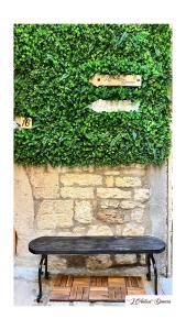 a black bench sitting in front of a wall at L’Antica Dimora in Bari