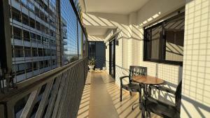 a balcony with a table and chairs on a building at En el Corazón de Rosario in Rosario