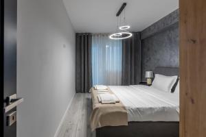 a bedroom with a large bed and a window at Rezidential Bacovia Orange by Rooms in Bacău