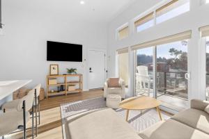 a living room with a couch and a tv at Bay View Loft in Lincoln City