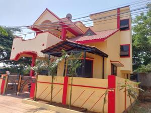 a house with a fence in front of it at Saraswati Sadan in Hospet