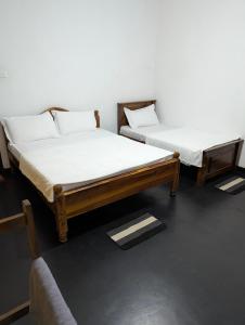 two twin beds sitting in a room at Senaya Homestay in Belihuloya +58 photos