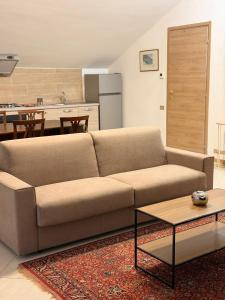a living room with a couch and a table at il canto del lago in Iseo