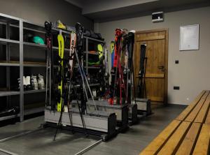a bunch of skis on display in a room at Nest 316 Bela Reka Kopaonik in Brzeće