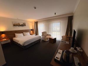 a hotel room with a bed and a chair at VALENT OTEL BUSINESS in Mehmetalanı +17 photos