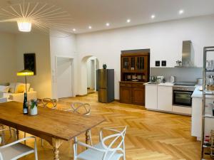 a kitchen and living room with a wooden table and chairs at Ferienwohnung Anstois in Kall
