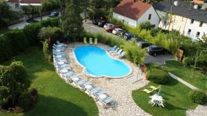 an overhead view of a swimming pool with lounge chairs and a yard at Holiday Art Garden&Spa in Balatonfüred