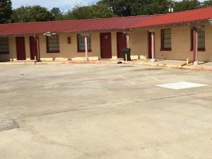 Budova, kde se motel nachází + 13 fotografií