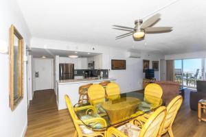 a dining room and kitchen with a table and chairs at Ilikai Tower 943 in Honolulu