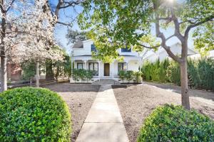 a white house with trees and bushes at Perfect Friends Getaway in Sonoma in Sonoma