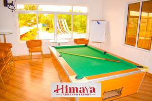 a pool table in a living room with a pool table at Himaya Garden in Lanet