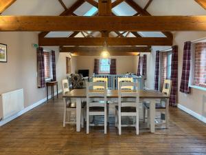a dining room with a table and chairs at The Granary, Wolds Way Holiday Cottages, spacious 3 bed cottage in Cottingham