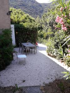 a picnic table and a bench in a garden at Le repos des crêtes in Cavalaire-sur-Mer