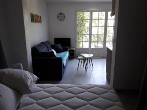 a living room with a couch and a table at Le repos des crêtes in Cavalaire-sur-Mer