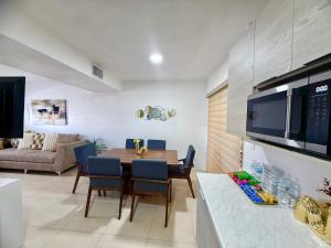 a kitchen and living room with a table and chairs at Casa Marsella Privada y Moderna 1 in Zaragoza