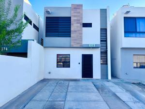 a white building with a black door on it at Casa Marsella Privada y Moderna 1 in Zaragoza