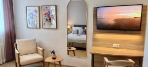 a hotel room with a bed and a mirror at Hotel Restaurant Verst in Gronau