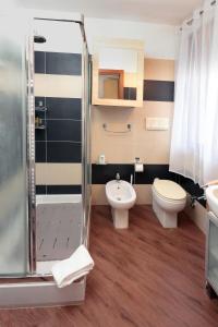 a bathroom with a shower and a toilet and a sink at Casa l'Apina Regina in Capriate San Gervasio +2 photos