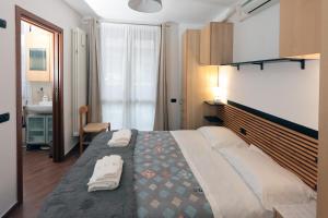 a bedroom with a large bed and a sink at Casa l'Apina Regina in Capriate San Gervasio