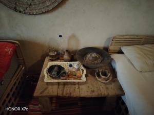 a table with a tray of food on top of a bed at Siwa Shaly in Siwa