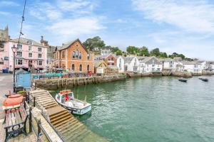 a boat is docked at a dock in a harbor at 2 Bed in Fowey oc-m29077 in Fowey
