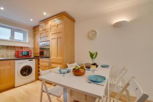 a kitchen and dining room with a table and chairs at 2 Bed in Broadstairs oc-th013 in Broadstairs +4 photos
