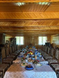 a long dining room with a long table with food at Matua guest house in Jvari