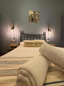 a bedroom with a bed with towels on it at El Rincón del Tuno in Carmona
