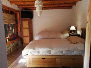 a bedroom with a bed in a room at Posada la Piedra in Constitución