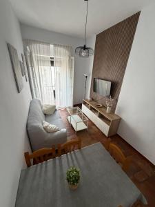 a living room with a couch and a table at El Rincón del Tuno in Carmona