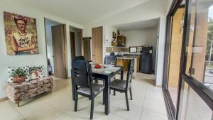 a kitchen and dining room with a table and chairs at Apartamento turistico diana in La Tebaida