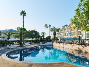 Bazén v ubytování The Suites Hotel Jeju nebo v jeho okolí