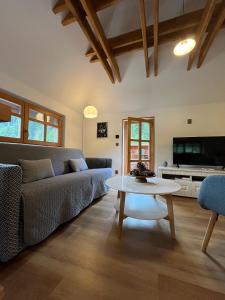 a living room with a couch and a table at Apartmán La Šiška - Věžička in Velké Karlovice