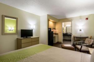 a hotel room with a bed and a living room at Studio 6-Marietta, GA - Atlanta in Marietta