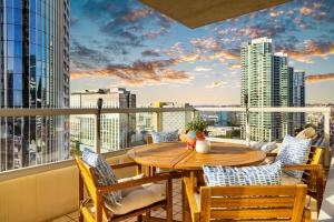 a table and chairs on a balcony with a view of the city at Electra Building 2bed - Views Pool Sauna Spa in San Diego
