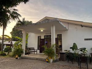 a small white building with a table and chairs at Thakhek Travel Lodge in Thakhek