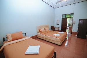 a living room with two beds and a couch at Thakhek Travel Lodge in Thakhek
