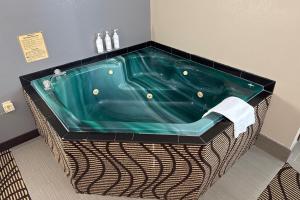 a bathroom with a green tub in a room at Super 8 by Wyndham Mars/Cranberry/Pittsburgh Area in Cranberry Township +51 photos