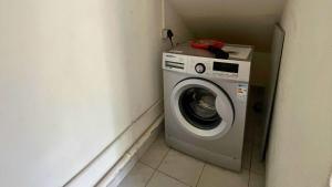 a washing machine in a corner of a room at MOOREA - Coconut Pool House 4 in Pihaena